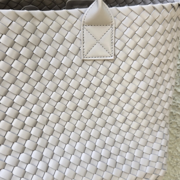 Expressions NYC Large Beige Woven Tote Bag - Picture 9 of 13